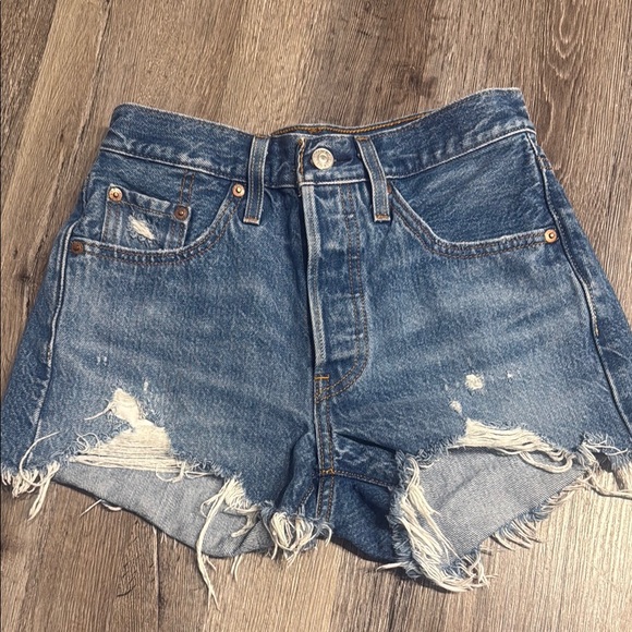 Like new Levi’s shorts size 24 - Picture 1 of 3